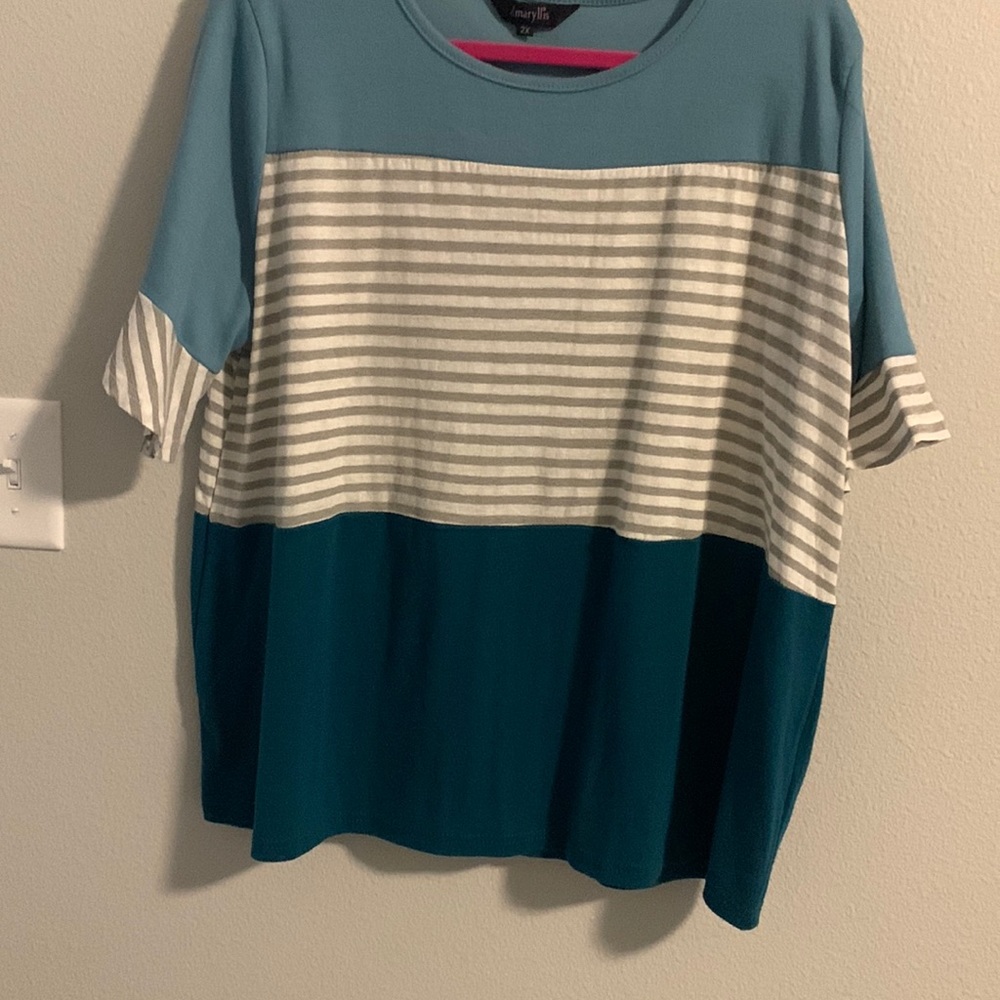 Women’s knit turquoise top